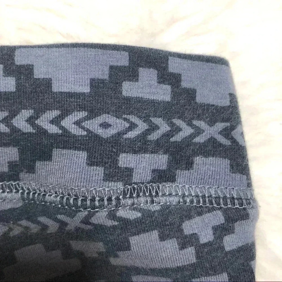 PINK By Victoria’s Secret Grey & Black  Leggings SM - Picture 15 of 15